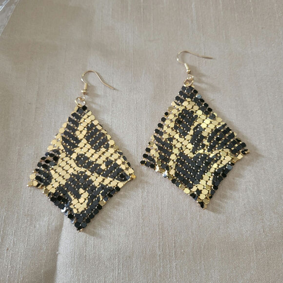 Leopard print gold mesh scarf necklace and earring set - Picture 4 of 5